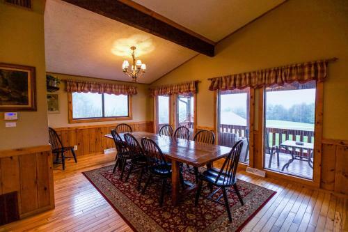 Grande Butte Lodge - Hocking Hills Home