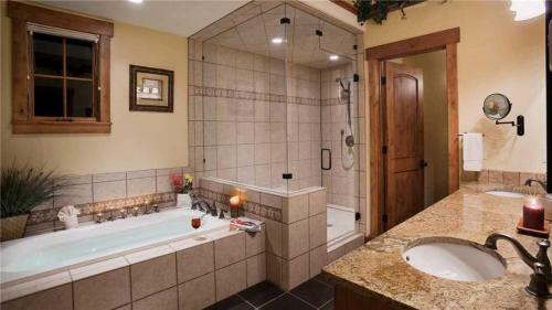 Black Bear Chalet - 4br Luxury Mountain Home