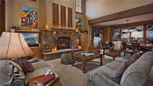 Black Bear Chalet - 4br Luxury Mountain Home