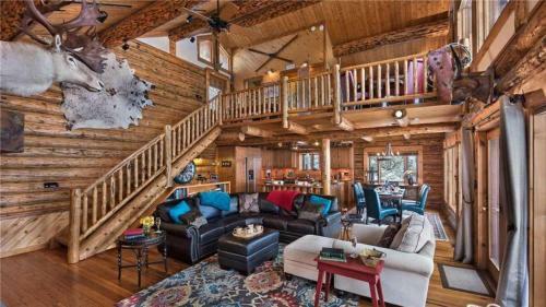 Mountain High Chalet - Quintessential Deluxe Cabin - Spectacular Views!