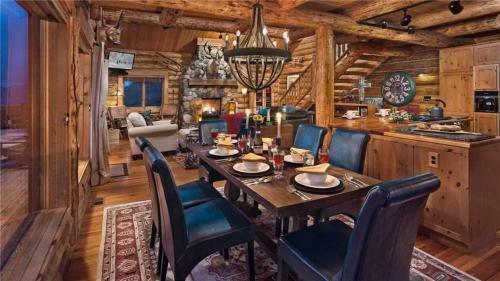 Mountain High Chalet - Quintessential Deluxe Cabin - Spectacular Views!