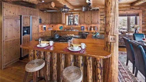Mountain High Chalet - Quintessential Deluxe Cabin - Spectacular Views!