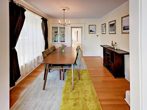 315 W Crockett St Home