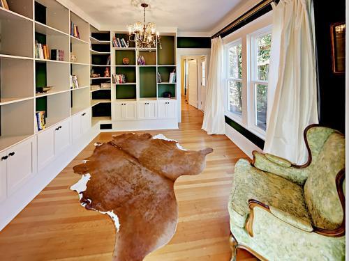315 W Crockett St Home