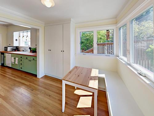 315 W Crockett St Home