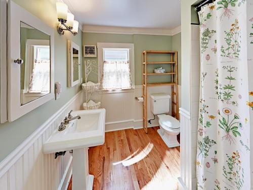 315 W Crockett St Home