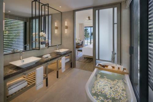 Hotel Melia Ho Tram Beach Resort