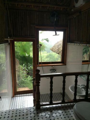 Lodge Mai Chau Palm House