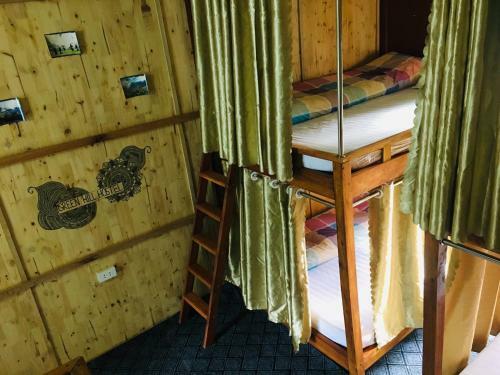 Bed & Breakfast Green Hill Hostel & Tour