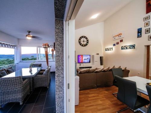 Beautiful Holiday Home In Debeljak With Swimming Pool