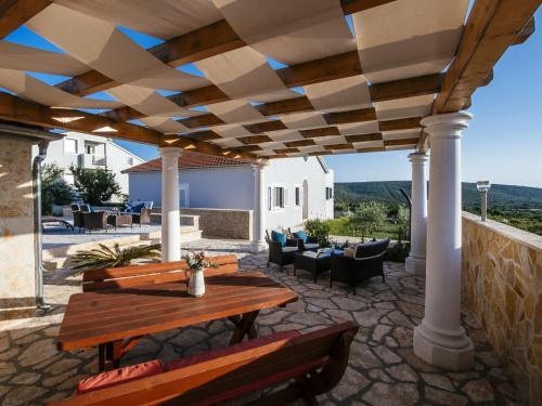 Beautiful Holiday Home In Debeljak With Swimming Pool