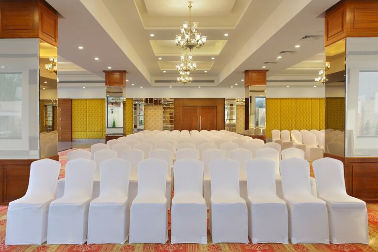 Hotel Rs Sarovar Portico