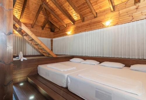 Lodge Brush Mansion