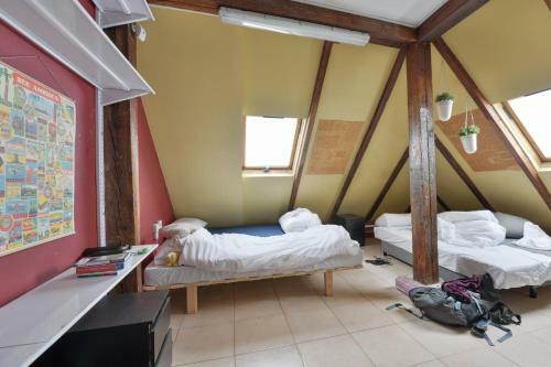 Roger�s Hostel Tel Aviv (Age 18-45)