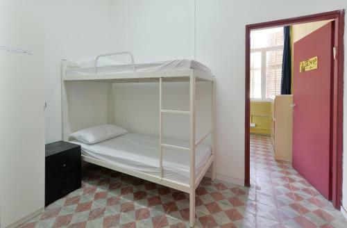 Roger�s Hostel Tel Aviv (Age 18-45)