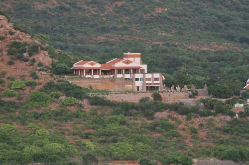 Hotel Kadambavanam Ethnic Village Resort