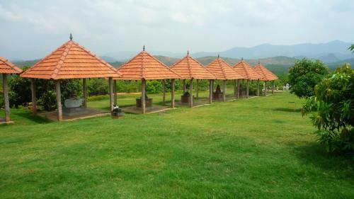 Hotel Kadambavanam Ethnic Village Resort
