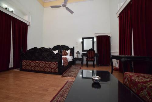 Hotel Mpt Rock End Manor, Pachmarhi
