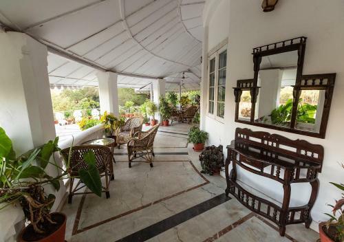 Hotel Mpt Rock End Manor, Pachmarhi