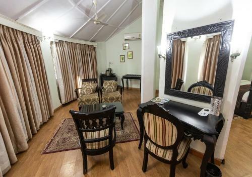 Hotel Mpt Rock End Manor, Pachmarhi