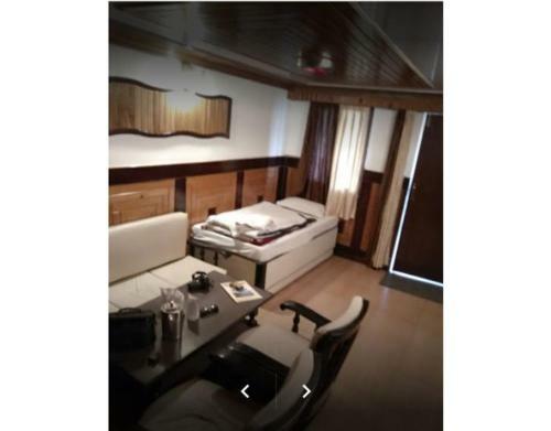 Hotel Deluxe Lake Facing Stay In Nainital