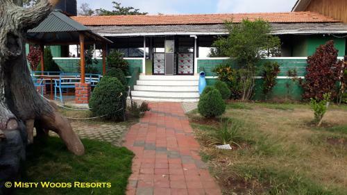 Hotel Misty Woods Resort