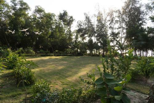 Rajhans Hotel & Resort