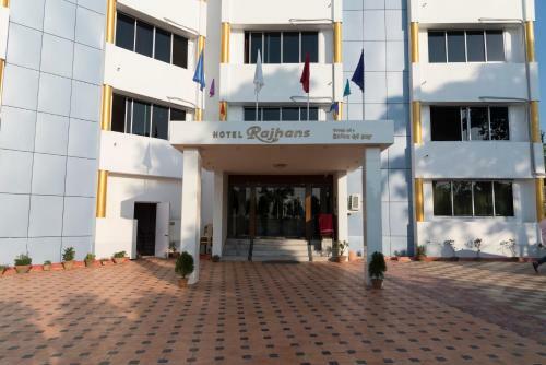 Rajhans Hotel & Resort