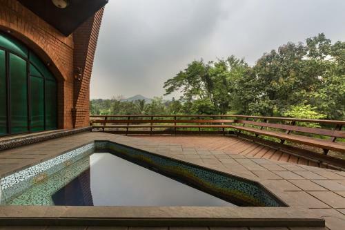 Villa Saffronstays Riverrock