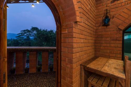 Villa Saffronstays Riverrock
