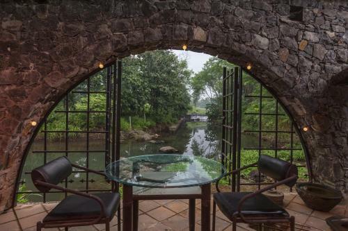 Villa Saffronstays Riverrock