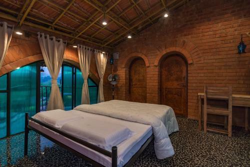 Villa Saffronstays Riverrock