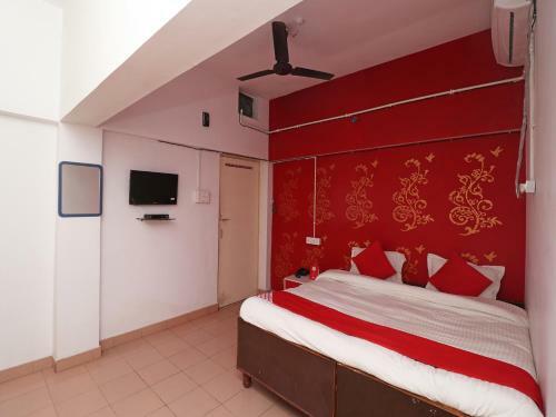 Hotel Oyo 27643 Happy Restaurant