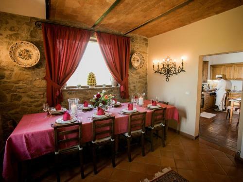 Montebenichi Villa Sleeps 8 Pool Wifi