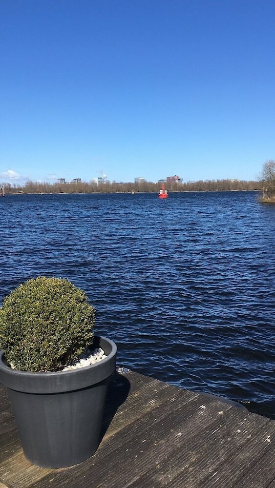The Lake Hotel Amsterdam Airport