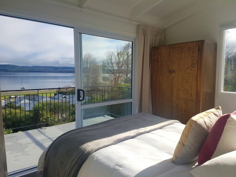 Bayview Lake Taupo