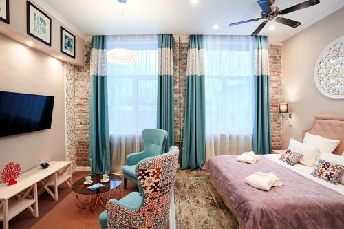 Mama Leone Hotel