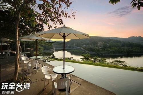 Erchuan Lakeside Cafe Guesthouse
