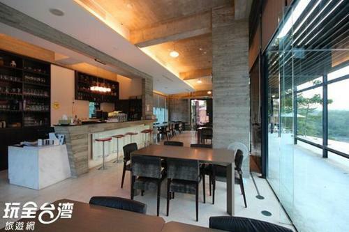 Erchuan Lakeside Cafe Guesthouse
