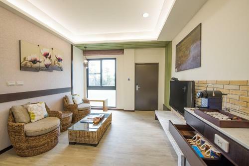 Shangri Longluan Lake One B&B