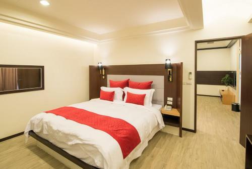 Shangri Longluan Lake One B&B