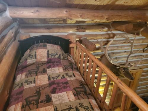 Lodge Waterfront Hidden Pines Log Cabin