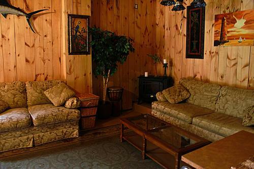 Lodge Waterfront Hidden Pines Log Cabin