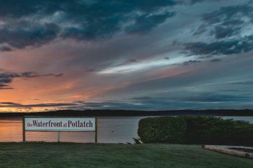Motel The Waterfront At Potlatch