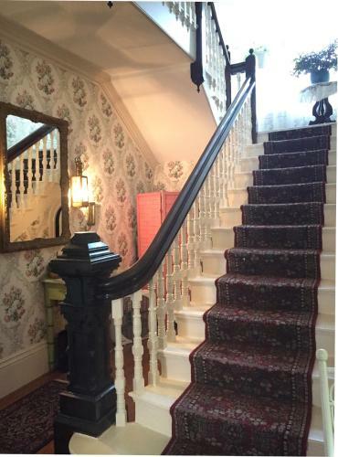 Posada Coach House Inn