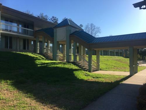 Hotel Baymont By Wyndham Harriman