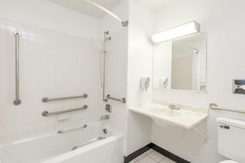 Hotel Super 8 By Wyndham Bloomington
