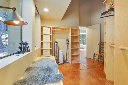Architect's Redwood Rings Retreat