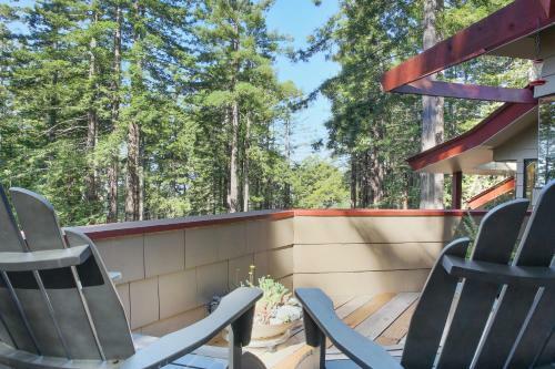 Architect's Redwood Rings Retreat