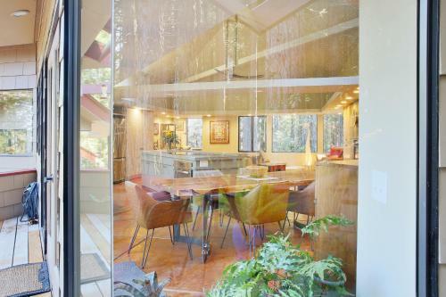 Architect's Redwood Rings Retreat